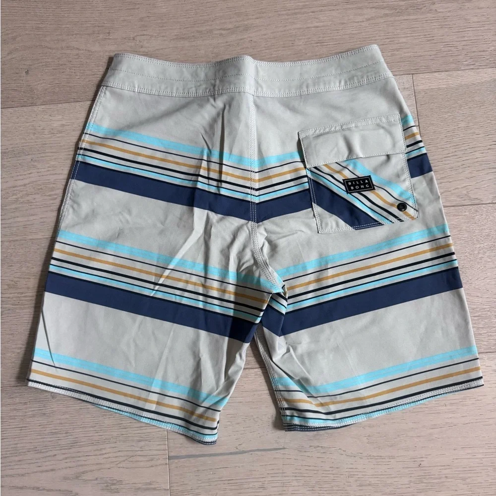 Men’s Billabong Recycler Board Shorts size size 29